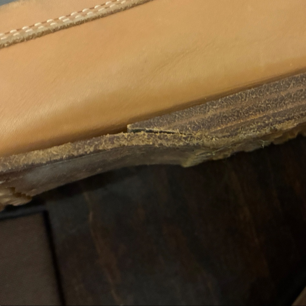Tod’s Women’s Tan Leather Driving Loafers Moccasins w/ silver grommets. Size 37. - Picture 13 of 16